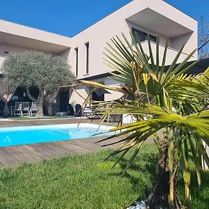 https://appartamento-privato-in-villa-moderna-con-piscina.emilia-romagnahotels.net